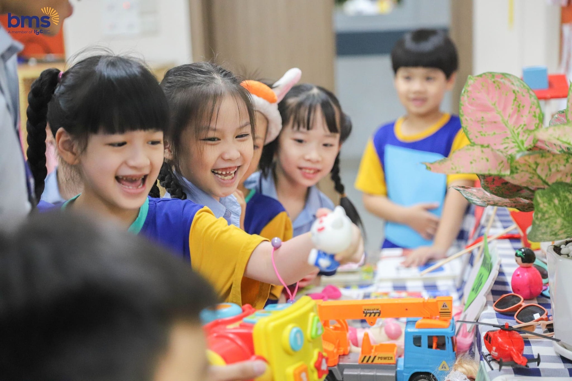 Những món quà đặc biệt lan tỏa tấm lòng nhân ái và trách nhiệm của cộng đồng BMS