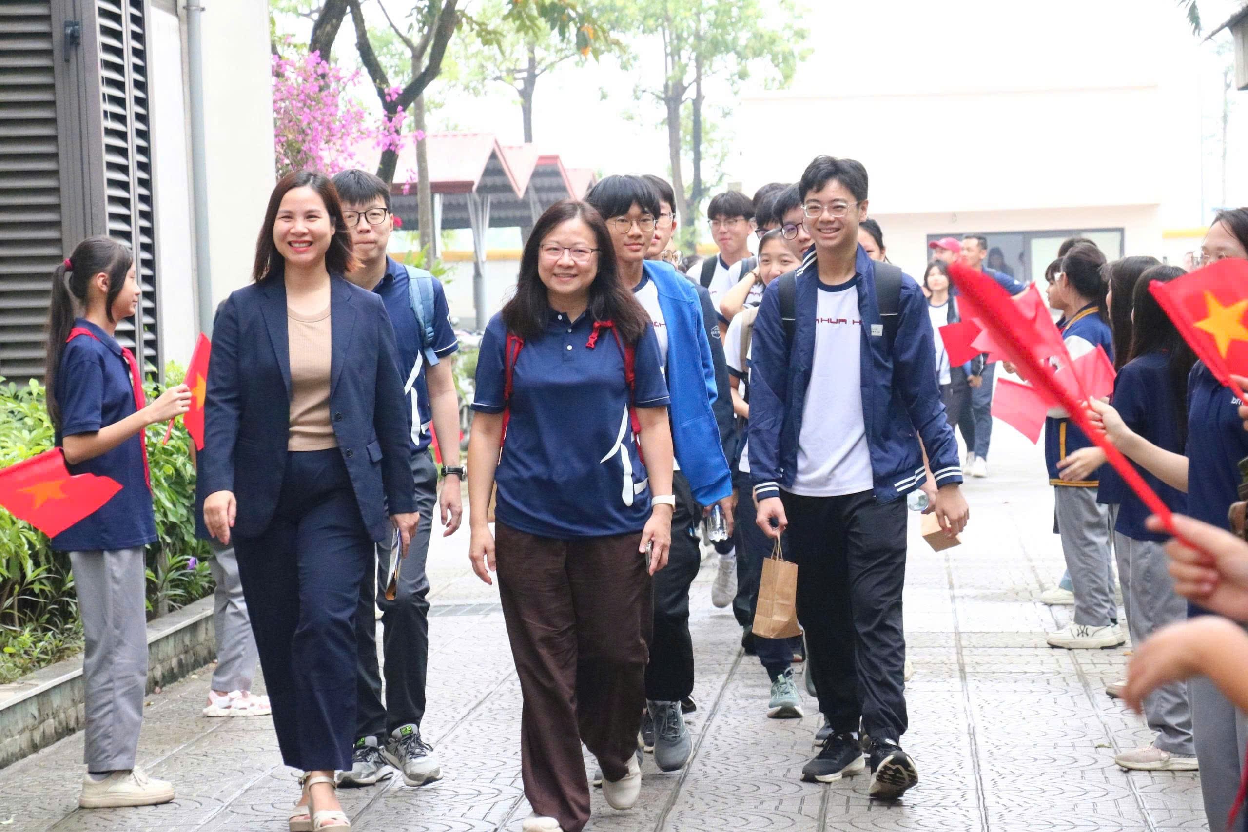 Giao lưu văn hoá Việt - Singapore: kết nối & trưởng thành