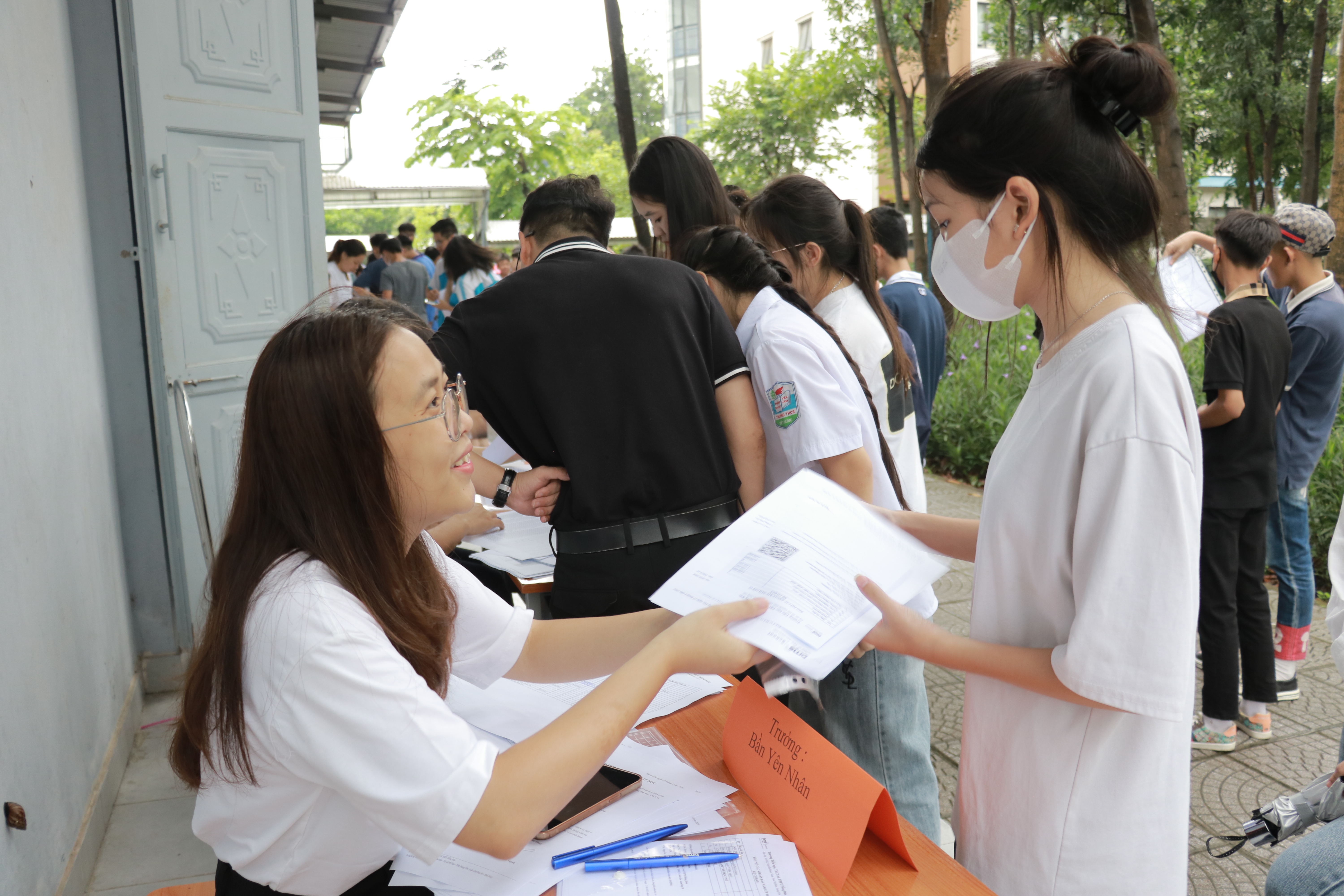 Gần 400 Học Sinh Lớp 10 Tham Dự Buổi Gặp Mặt Và Chương Trình Tư Vấn Chọn Tổ Hợp Môn Năm Học 2025–2026