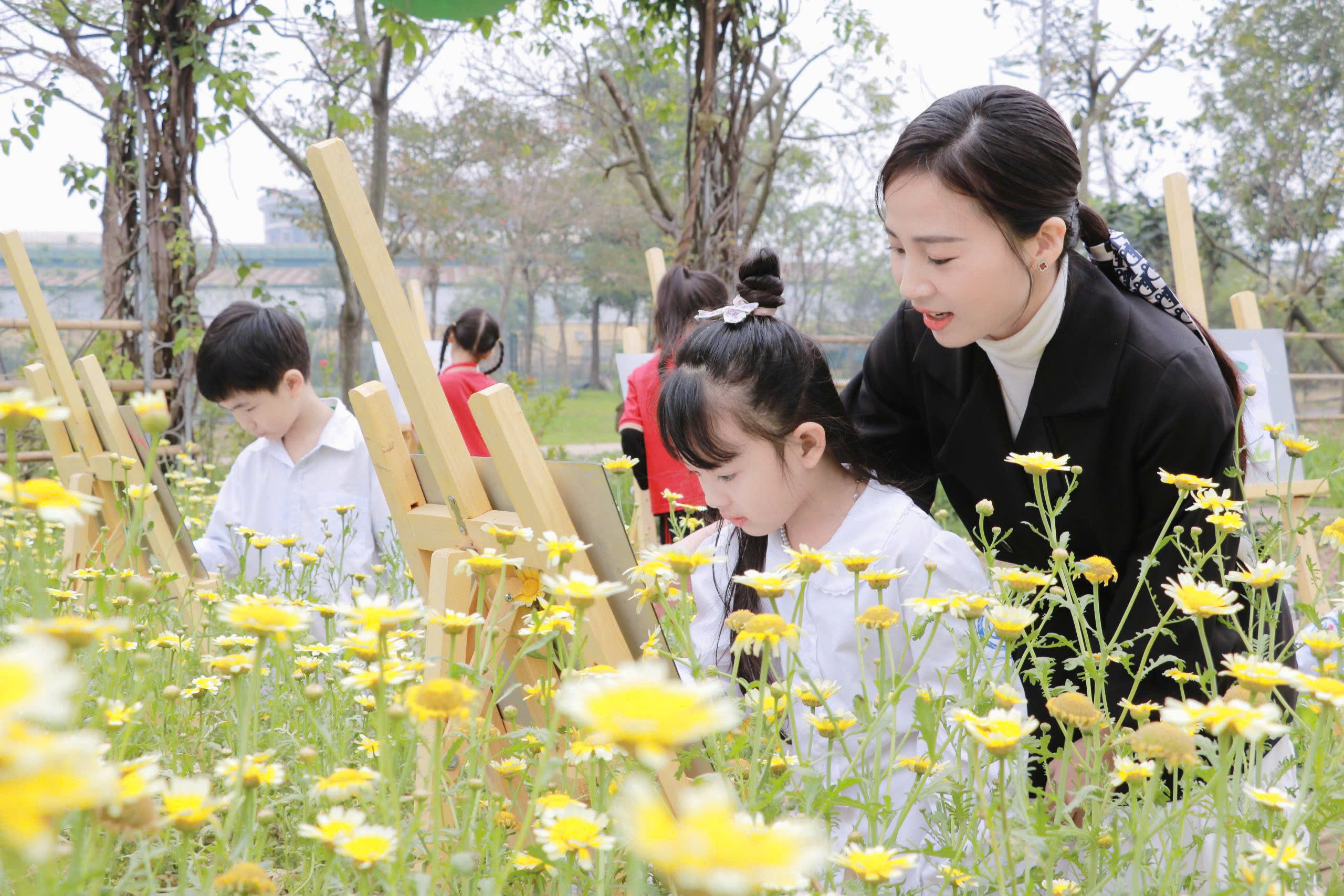 Hương Vị Mùa Xuân Trên Mái Trường Hồng Đức