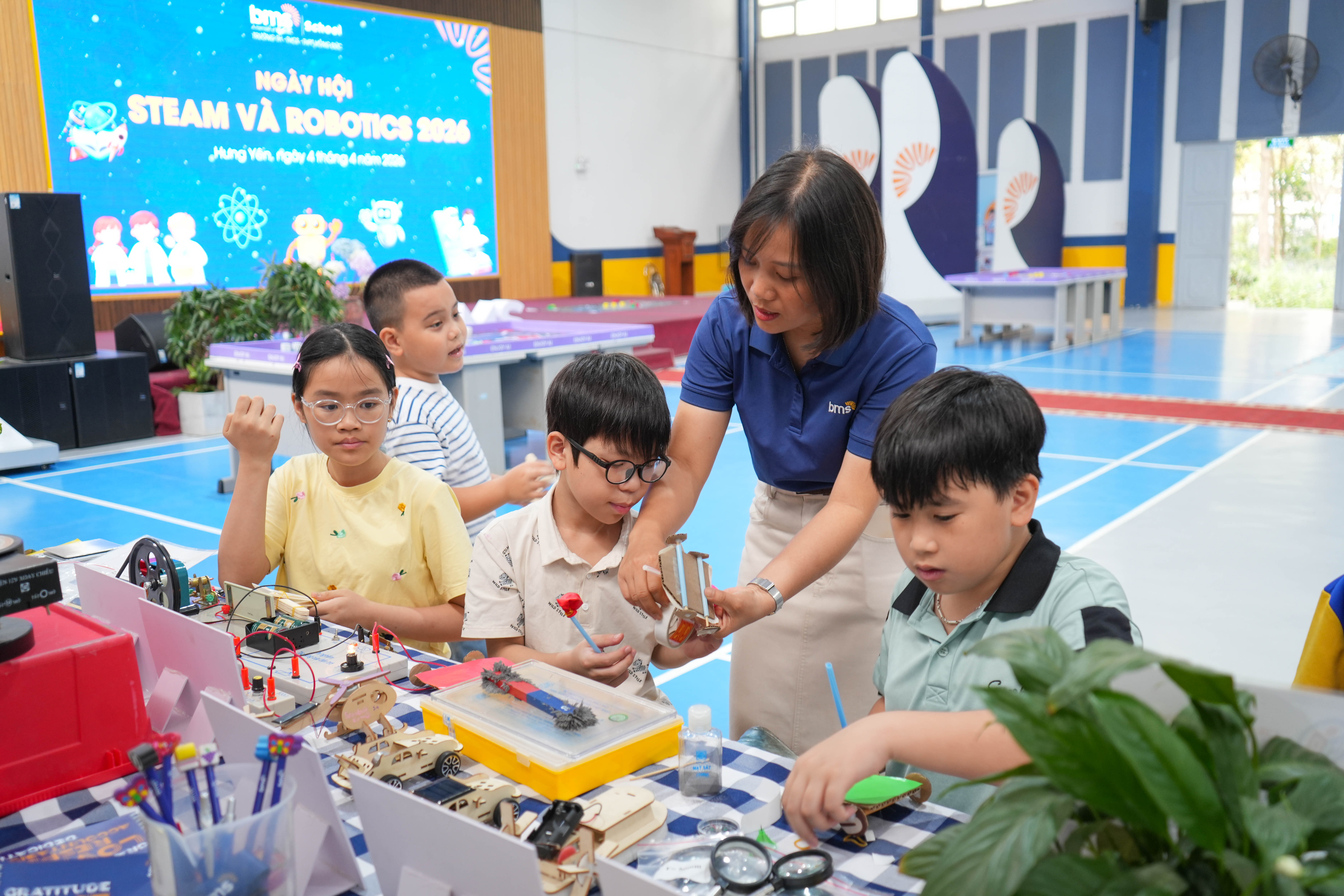 Ngày hội STEAM & Robotic 2026 tại BMS Hưng Yên thu hút đông đảo học sinh THCS tham gia trải nghiệm khoa học