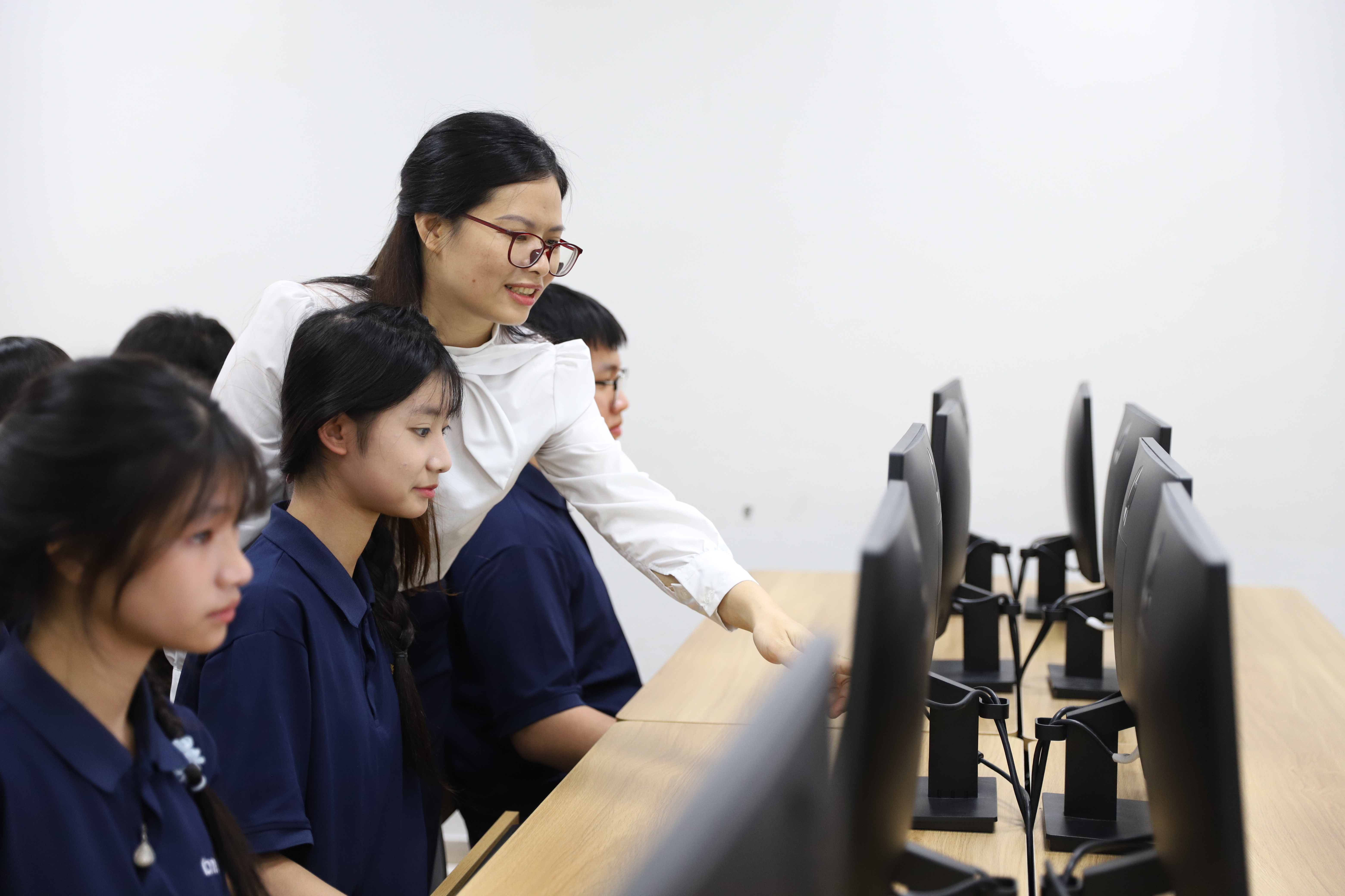 Từ lớp 10 đến đại học: 6 tiêu chí giúp cha mẹ chọn đúng môi trường THPT