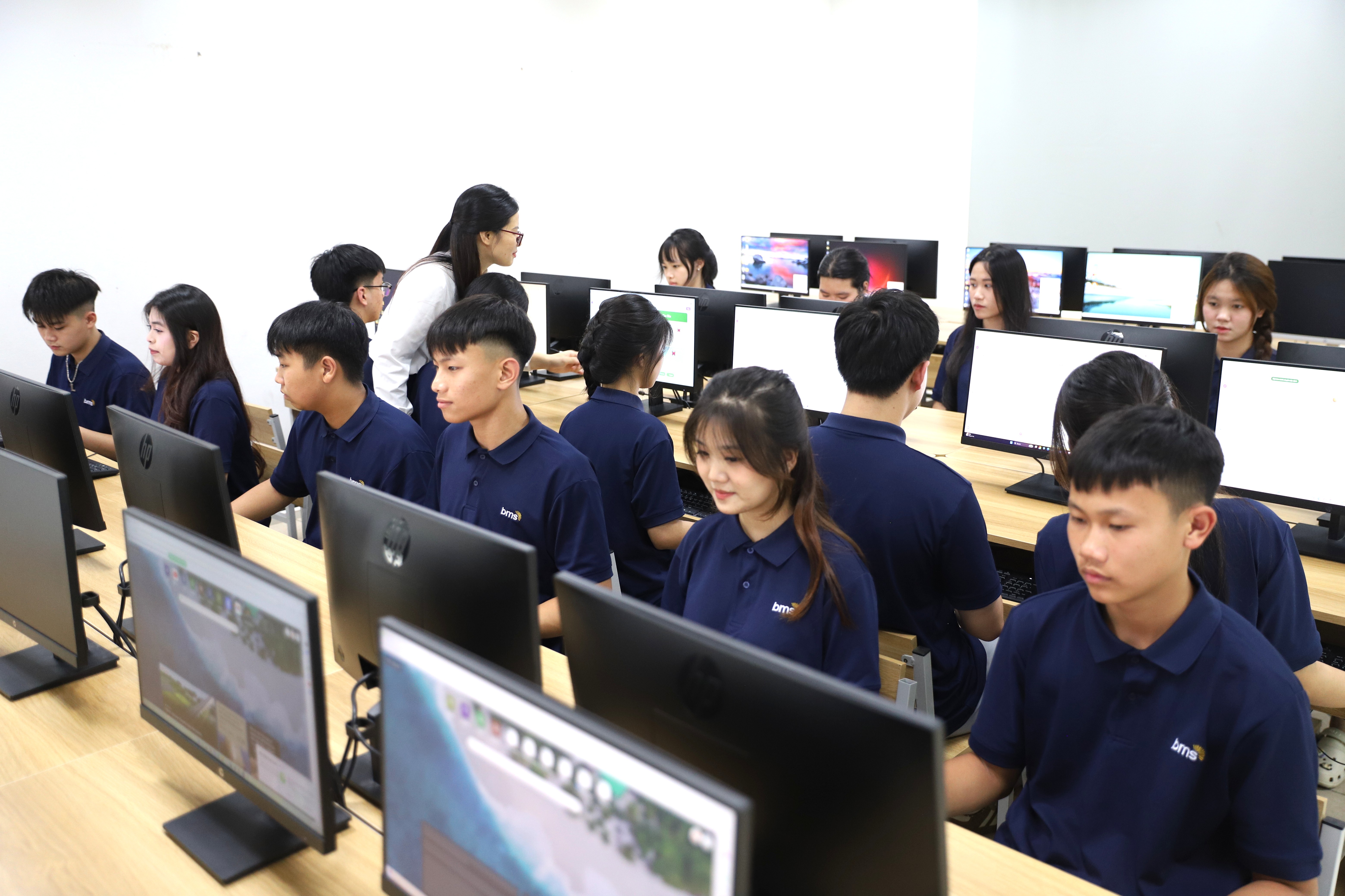 Phương pháp giáo dục hiện đại: ứng dụng công nghệ học tập, STEAM, phân hóa theo năng lực, dạy học dự án...