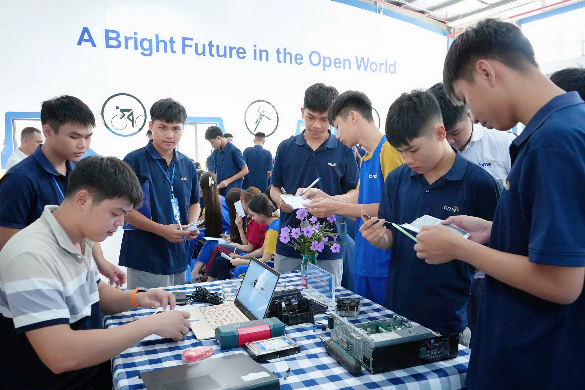 Ngày hội hướng nghiệp BMS Hưng Yên: Trạm trải nghiệm – Chạm ước mơ