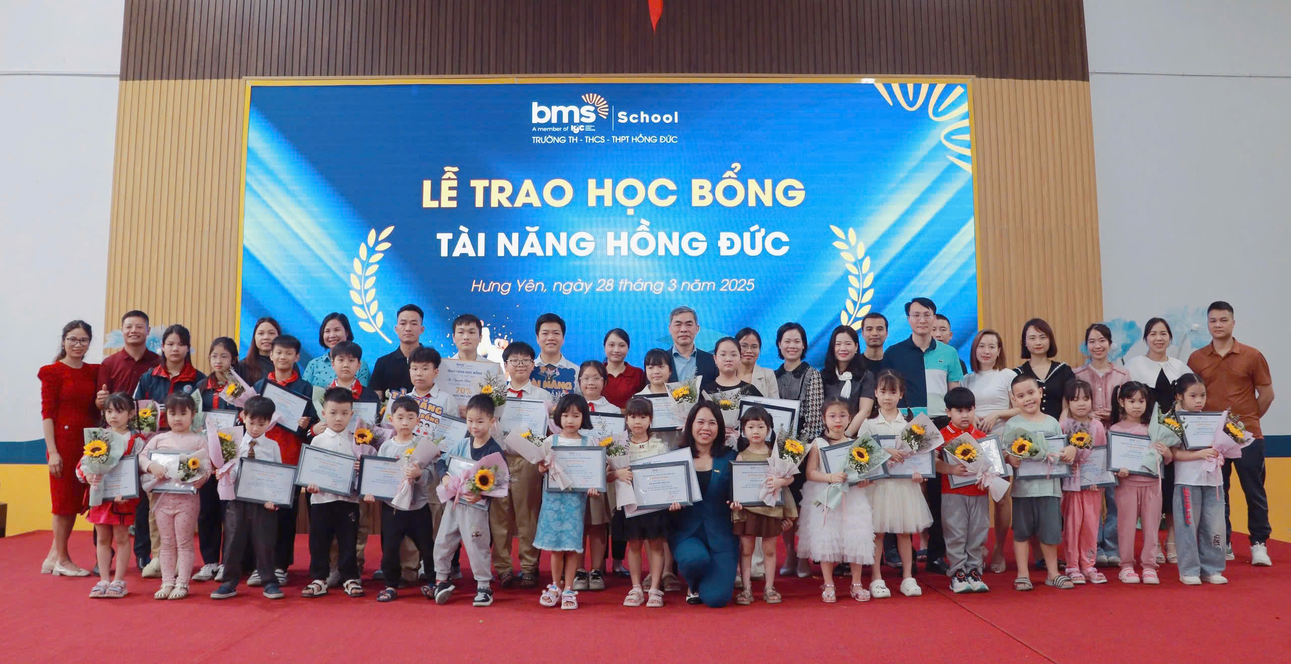 HONG DUC SCHOOL TALENT SCHOLARSHIP AWARD CEREMONY – LIFTING DREAMS