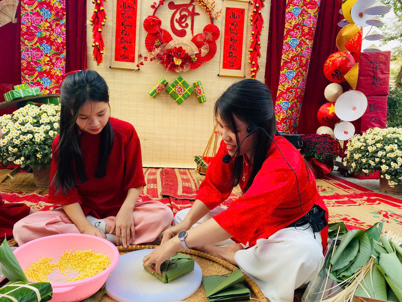 NÉT ĐẸP TRUYỀN THỐNG QUA CHIẾC BÁNH CHƯNG XANH